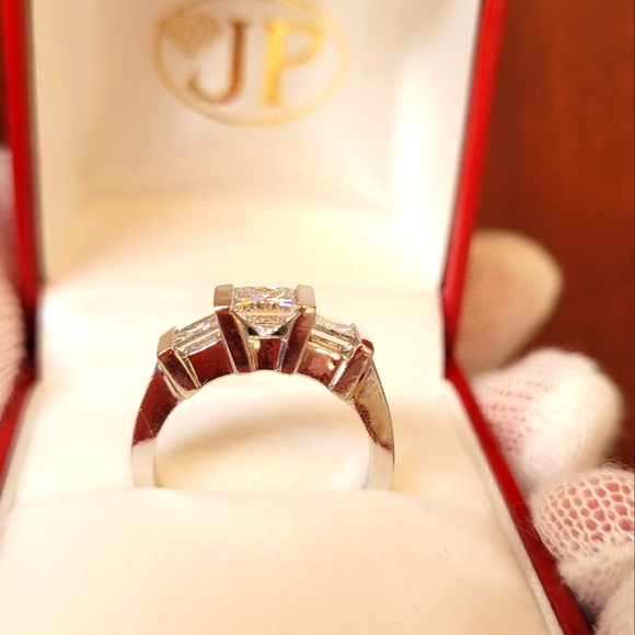 Solid 14k White Gold Princess Cut 3 Stone Diamond Ring, Approx Size 7.5 - Picture 3 of 3